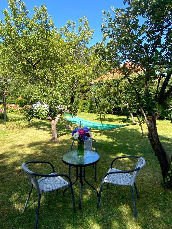 Cvjetni Apartmani Цетине Экстерьер фото