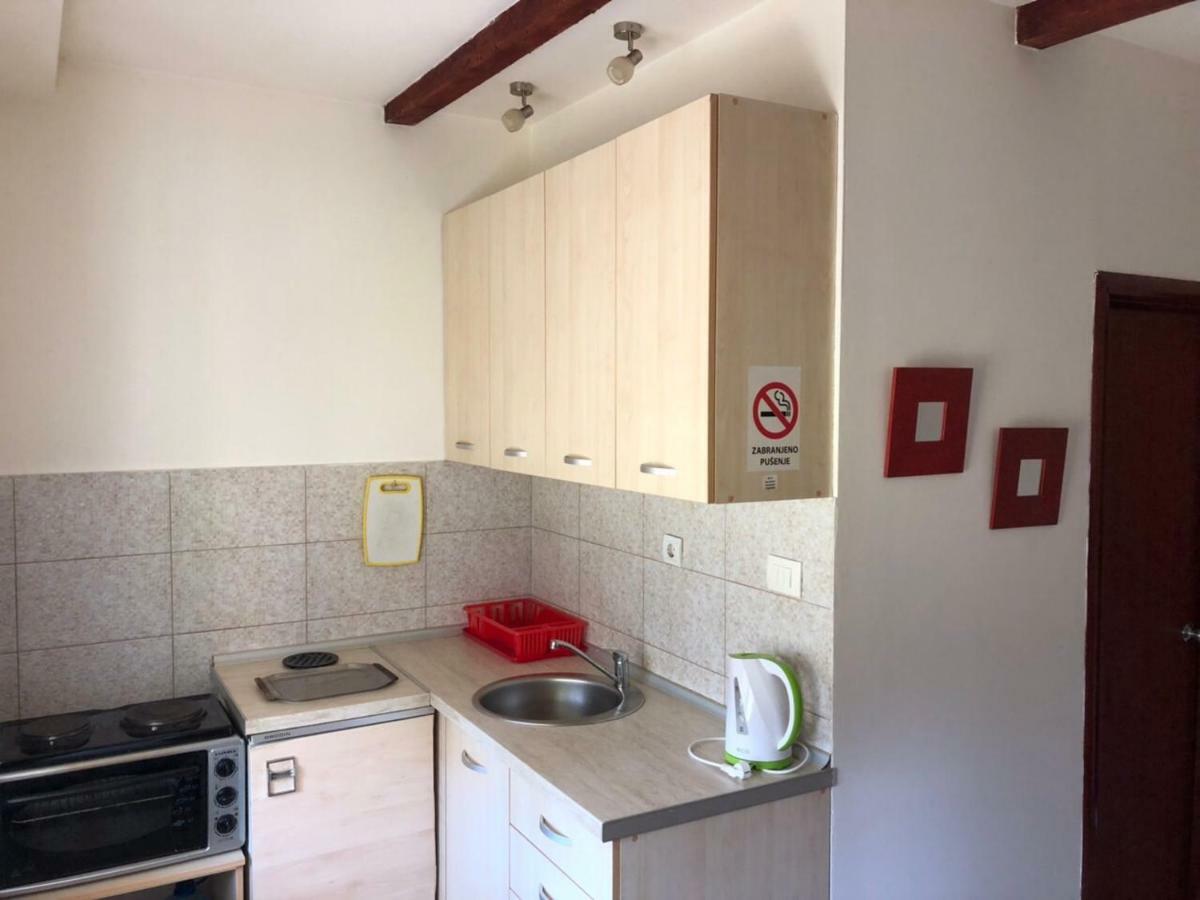 Cvjetni Apartmani Цетине Экстерьер фото